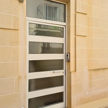 Проживание в семье Tolfa Court Gozo *