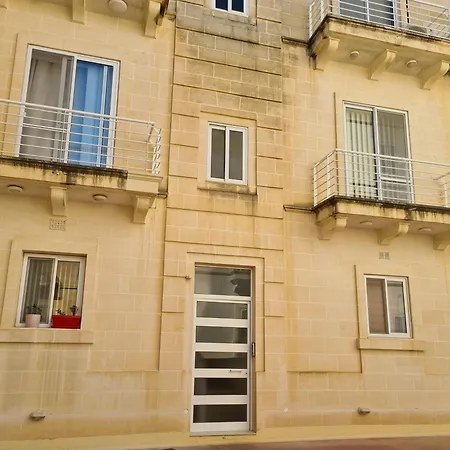 Проживание в семье Tolfa Court Gozo Айнсилем